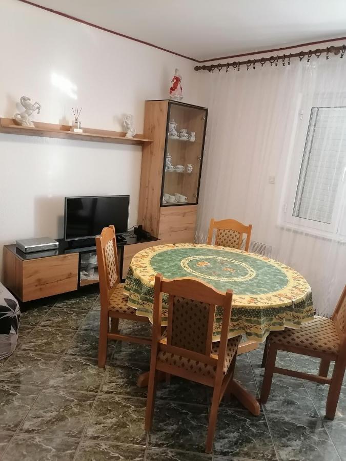 Apartmani Andelo I Ruzica Mundanije Esterno foto